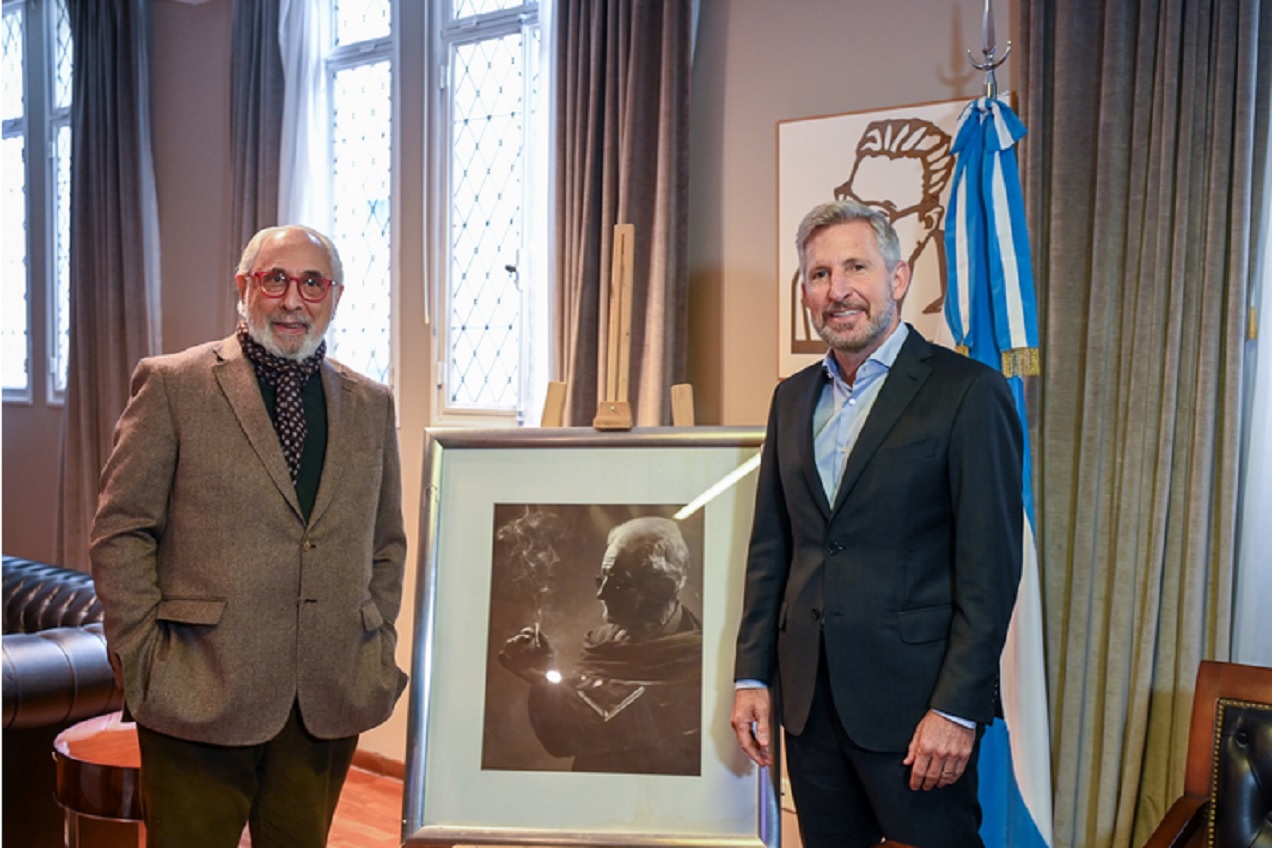Entre Ríos recibió una donación de Santiago Kovadloff en homenaje a Juan L. Ortiz