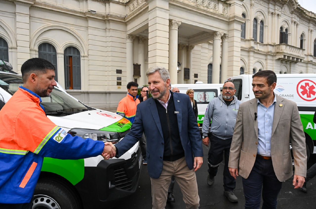 Entre Ríos refuerza el sistema sanitario con la incorporación de 24 ambulancias y nuevo equipamiento