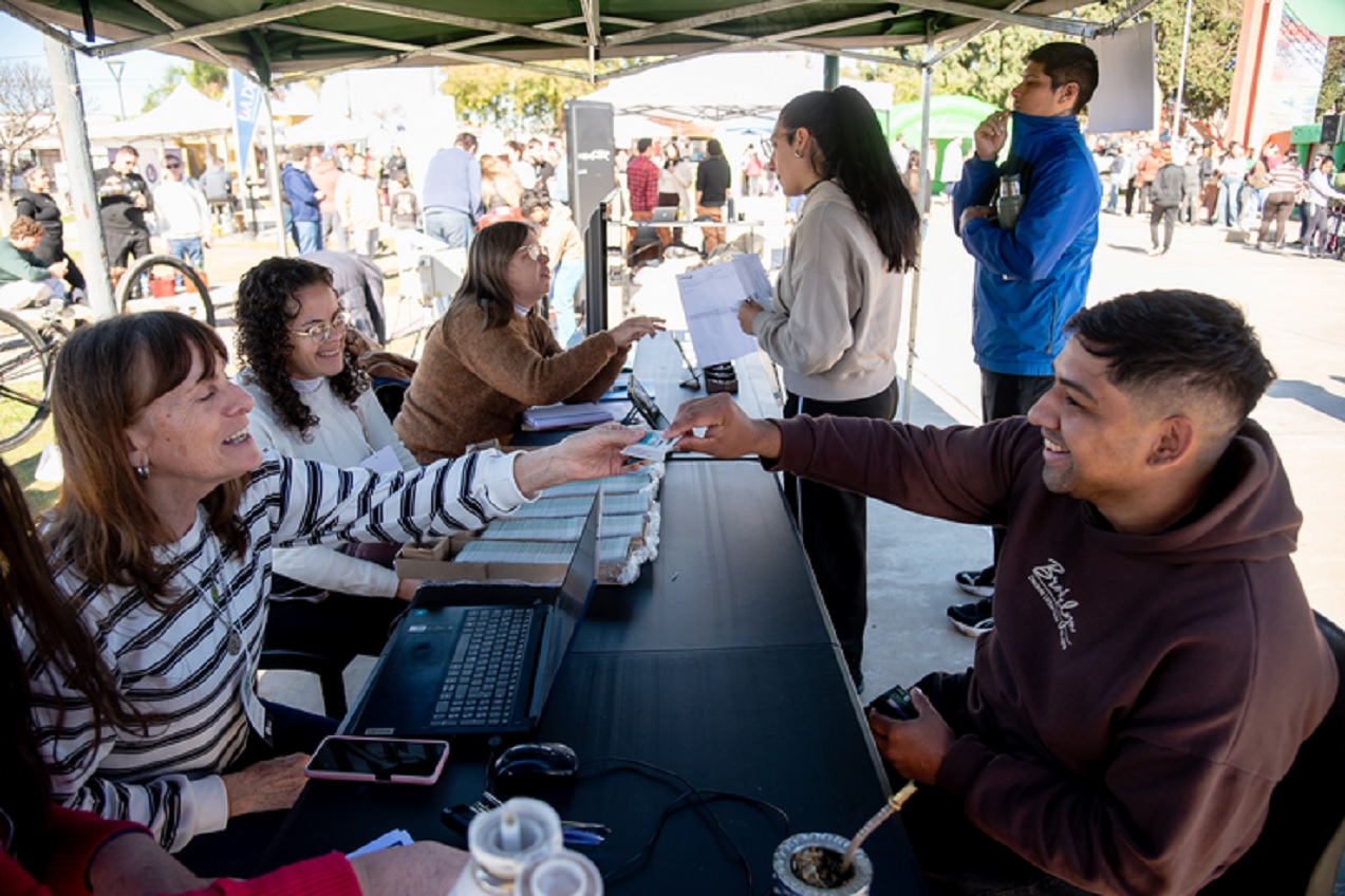 ER con Vos acercó servicios y trámites provinciales al barrio San Agustín