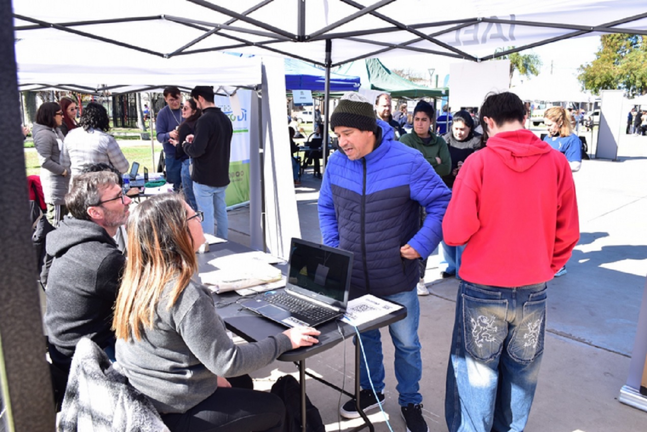 Entre Ríos con Vos llega al parque Gazzano con trámites y servicios de la provincia