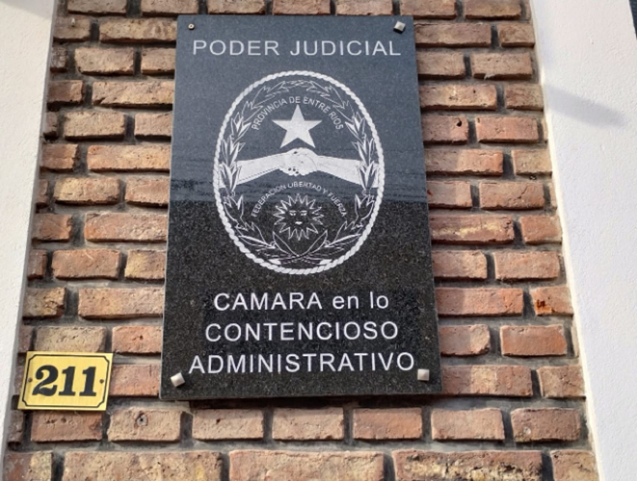 Declaran las inconstitucionalidades de dos decisiones administrativas del Ejecutivo y del Senado provincial