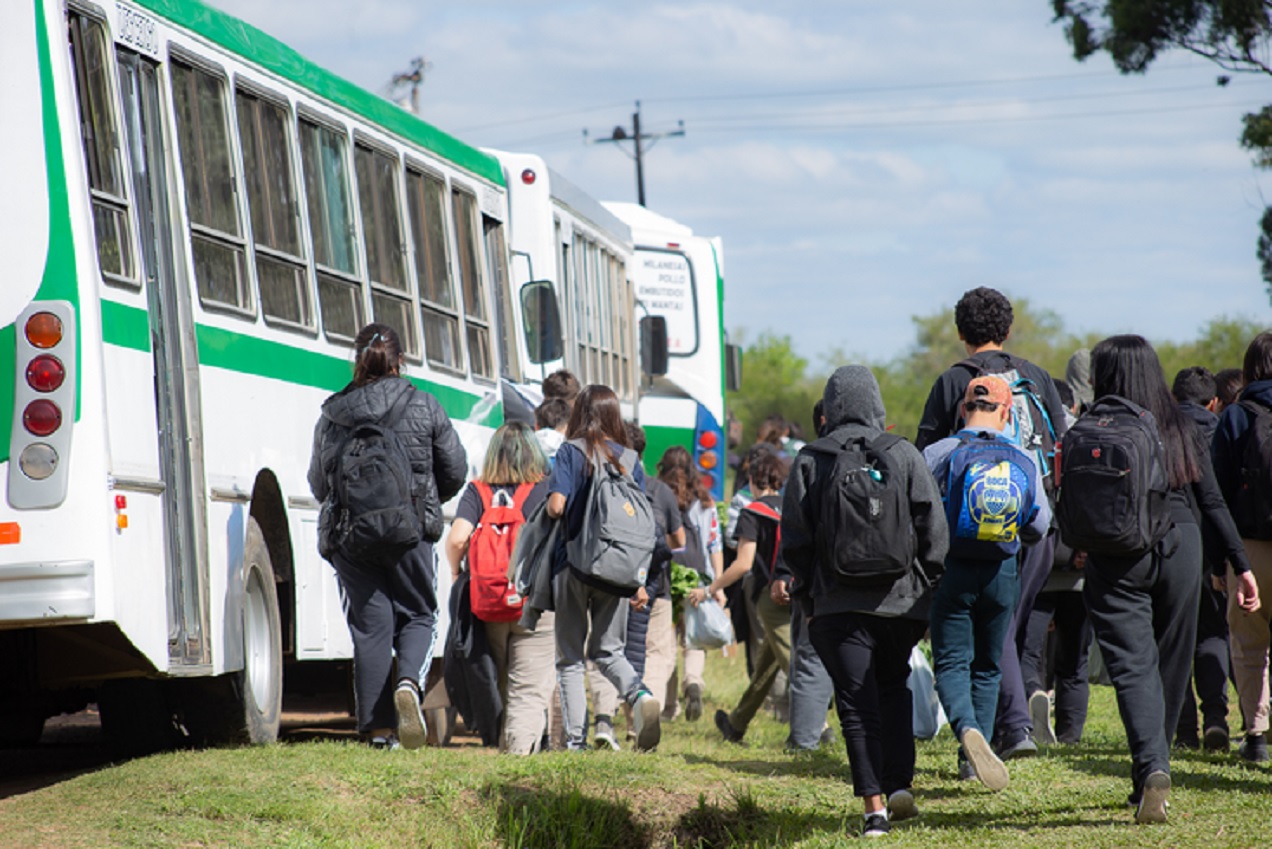 El transporte escolar rural acerca a más de 10.000 estudiantes a la escuela