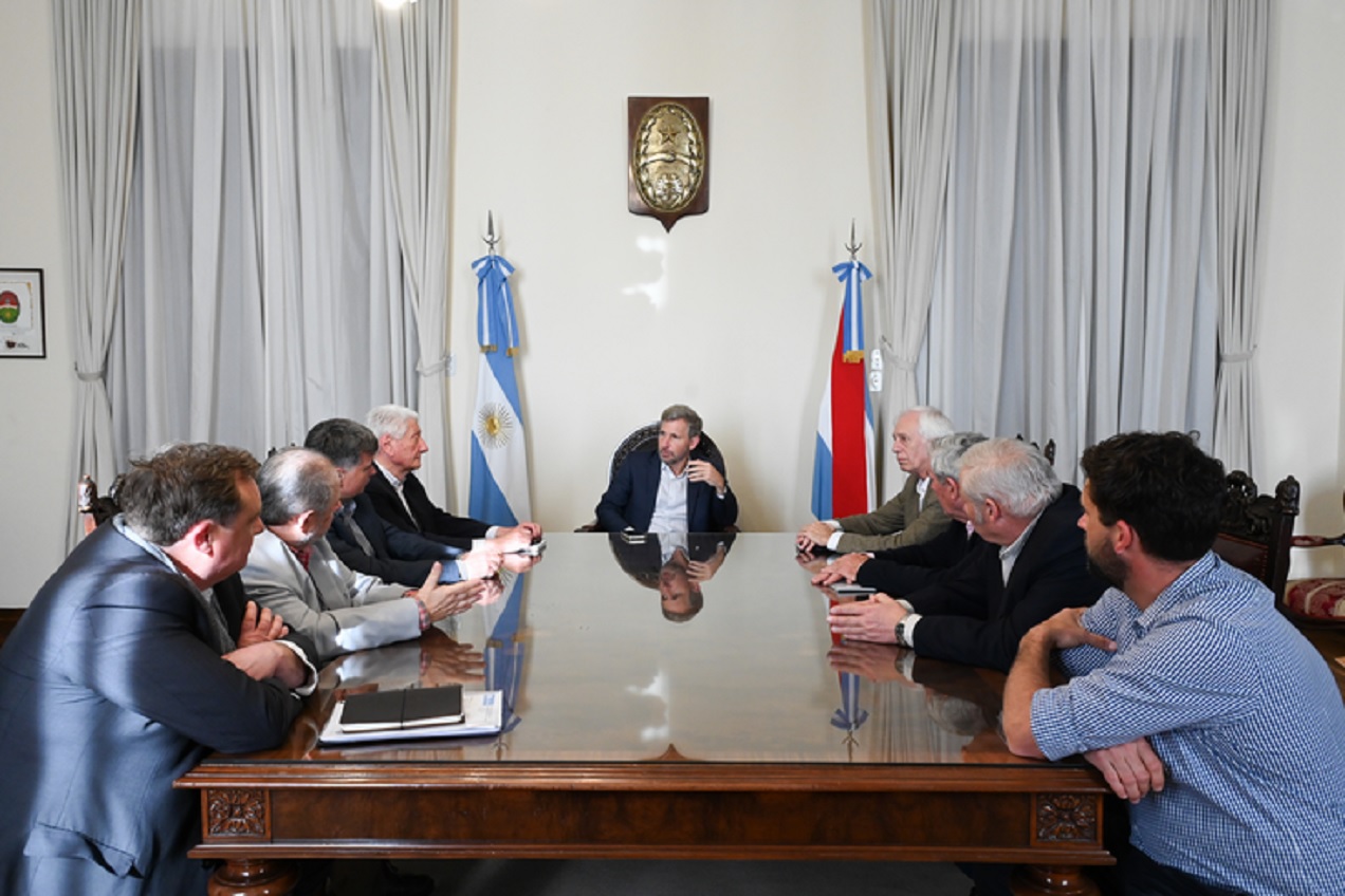 Frigerio recibió a representantes de CRA y Farer para analizar la situación de los caminos rurales