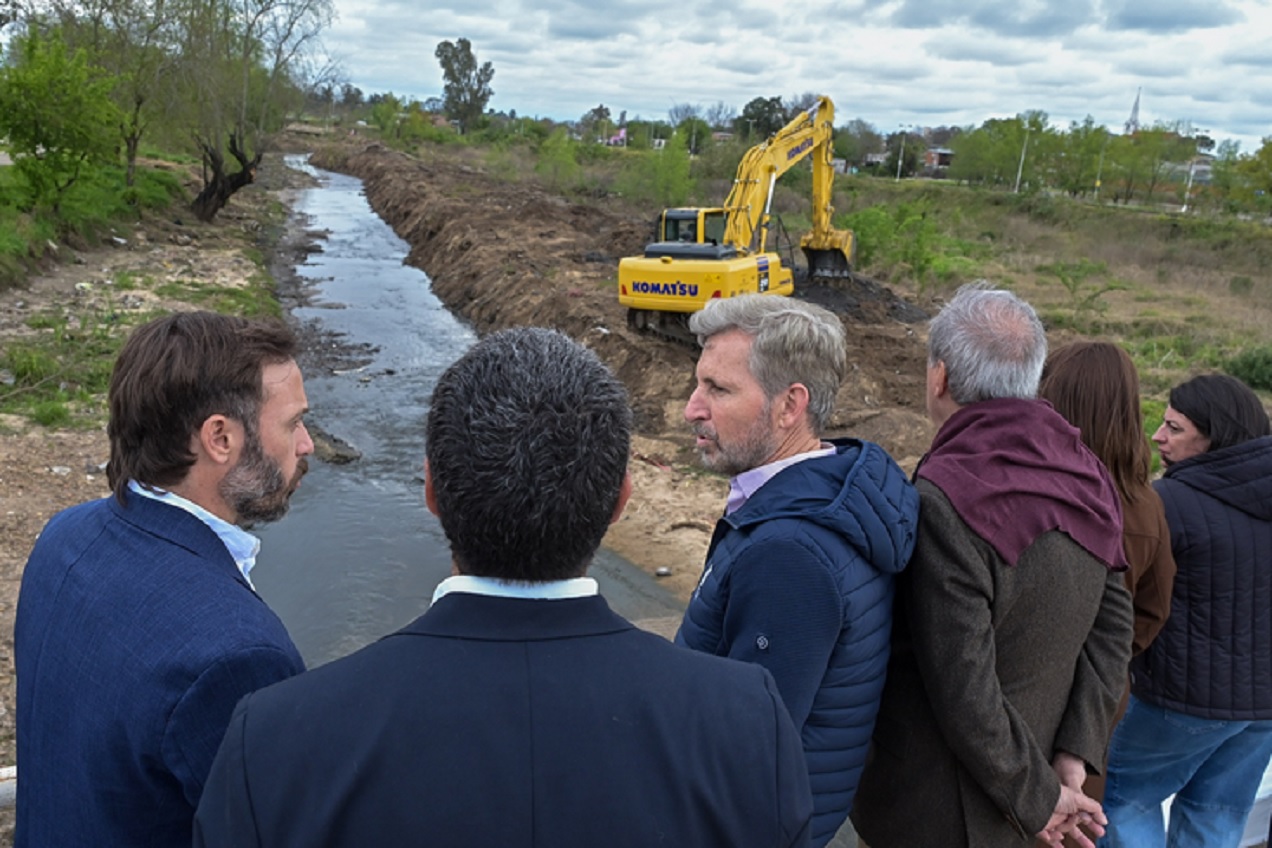 El gobernador supervisó las obras de limpieza y saneamiento del arroyo Manzores