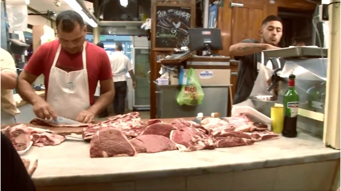 En un año, el consumo de carne por persona bajó 12 kilos y se compra